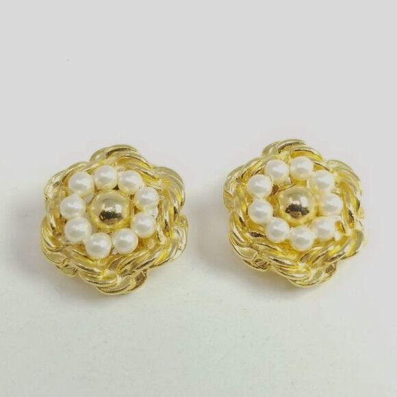 Vintage Marvella Gold Tone Faux Pearl 80s Style Clip On Earrings, Retro Flower - Picture 1 of 5